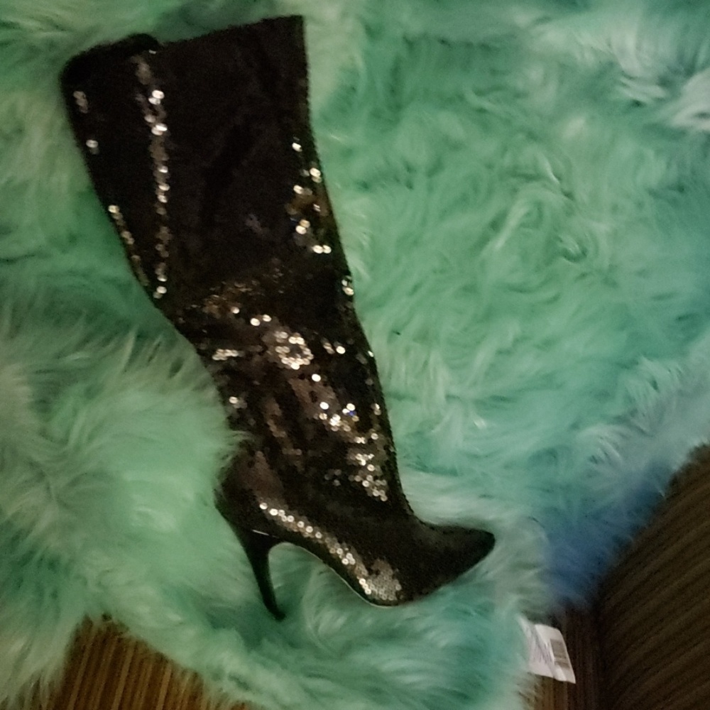 Boots - Picture 3 of 4